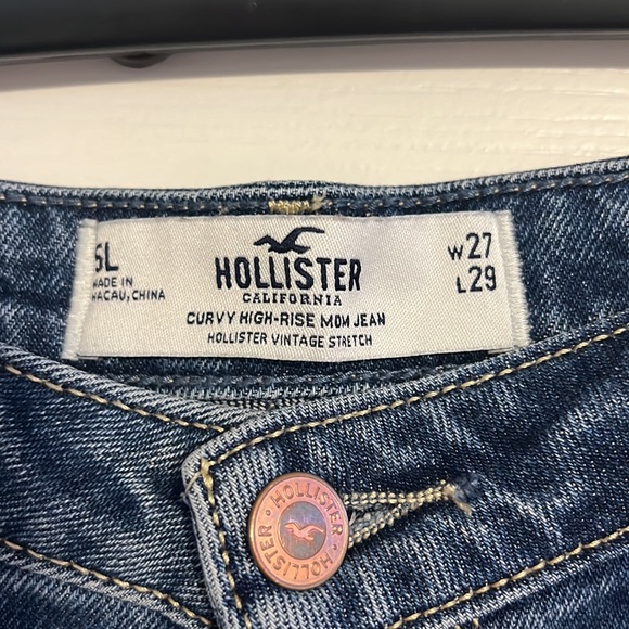 Hollister curvy high rise mom jean - Picture 3 of 3
